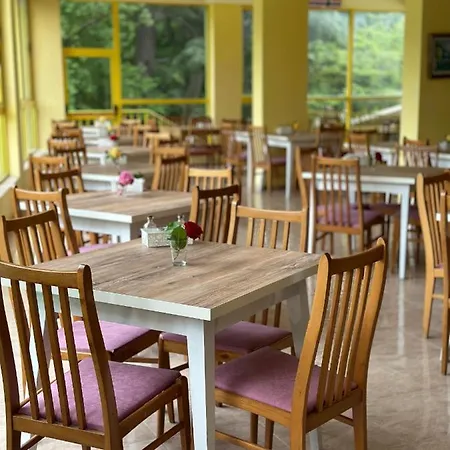 Varshava 2* Goudstrand