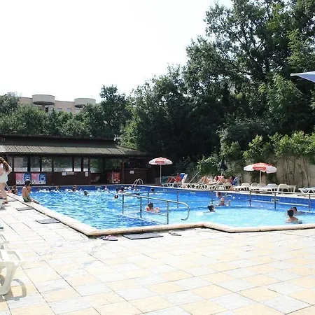 Varshava 2* Goudstrand